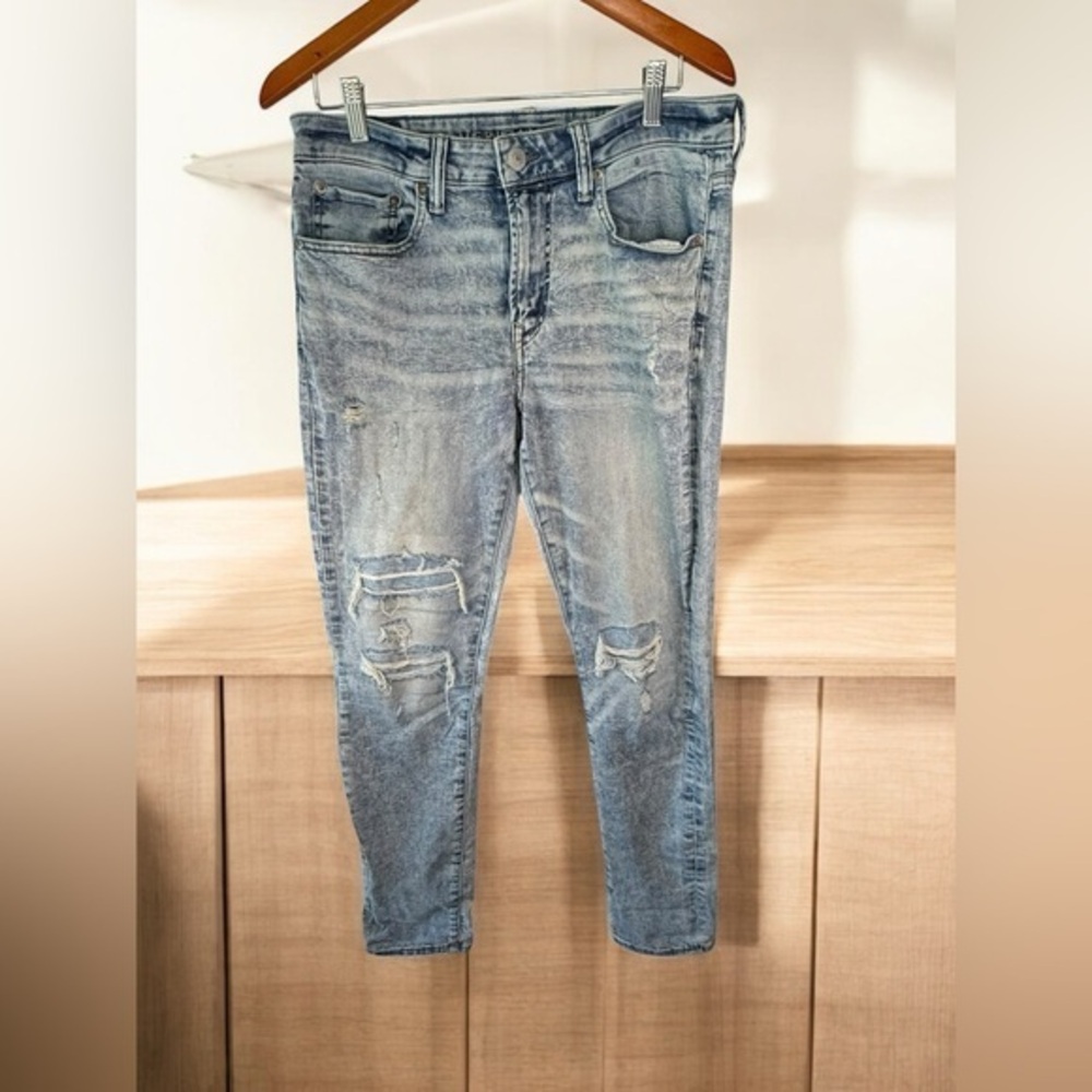 American Eagle Jeans 30 Distressed Light Wash size 30